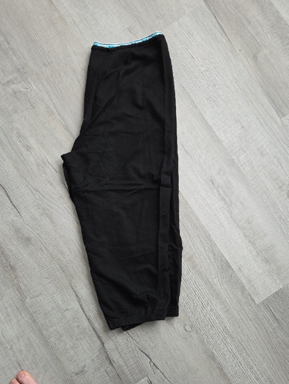 Mix & Co Women’s Black Capris with Blue Butterfly Accent Size 2X - Picture 5 of 5